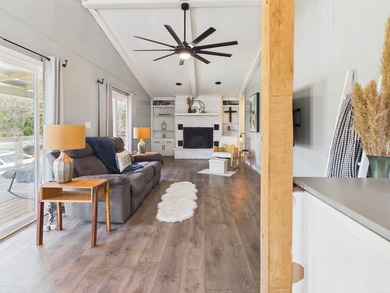 Recently remodeled 2 or 3-bedroom, 2-bath home situated on 0.33 - photo 8