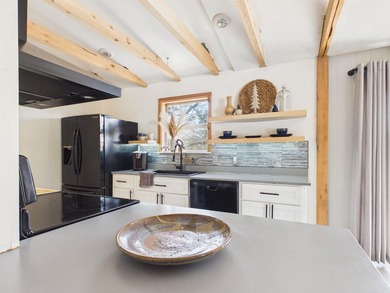 Recently remodeled 2 or 3-bedroom, 2-bath home situated on 0.33 - photo 10