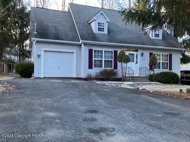 Dresser Lake Home For Sale in Tobyhanna Pennsylvania