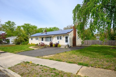 Spacious 4-bedroom home tucked away at the end of a private - photo 2