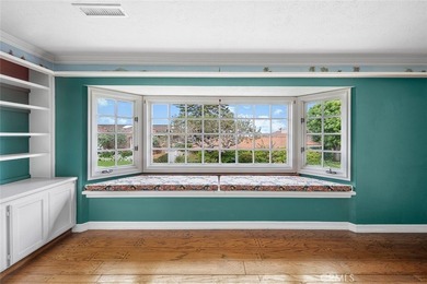905 Emerald Bay is a light-filled corner lot bungalow offering 2 - photo 2