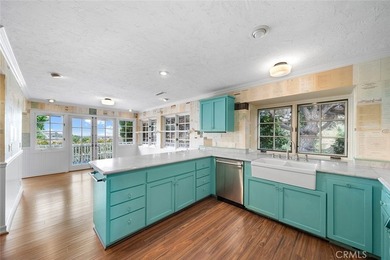 905 Emerald Bay is a light-filled corner lot bungalow offering 2 - photo 8