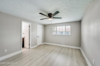 MUST SEE!! Newly renovated Mandarin home featuring bright - photo 11