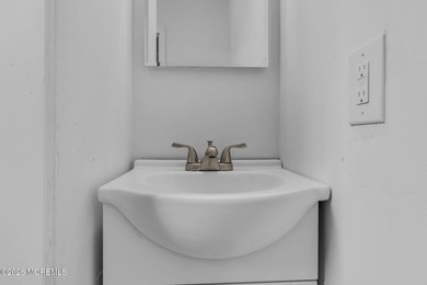 Welcome to 2 Ashcroft Lane, a charming 2-bed, 2-bath Lakeview - photo 23