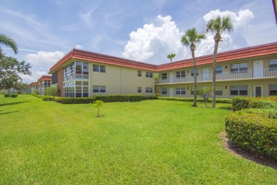 Lake Condo For Sale in Vero Beach, Florida