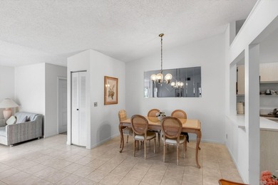Welcome to this 2 bed 2 bath 55+ community. New roof. This villa - photo 9