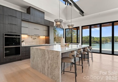 Exquisite Waterfront Masterpiece on Lake Wylie - Discover an - photo 17