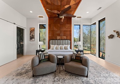 Exquisite Waterfront Masterpiece on Lake Wylie - Discover an - photo 22
