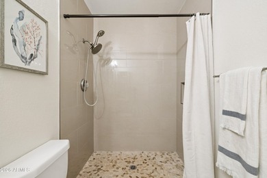 Welcome to this beautifully updated 2 bedroom, 2 bathroom - photo 23