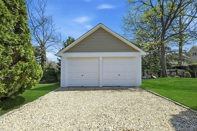 From the moment you arrive, the classic Colonial charm draws you - photo 27