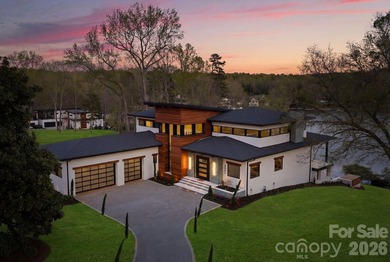 Exquisite Waterfront Masterpiece on Lake Wylie - Discover an - photo 48