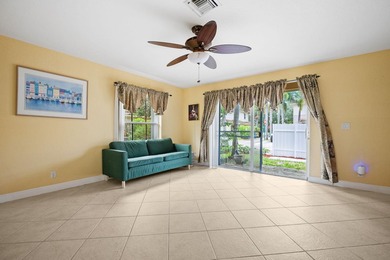 Beautiful, freshly painted two-story corner-unit townhouse - photo 11