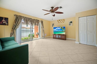Beautiful, freshly painted two-story corner-unit townhouse - photo 12