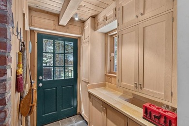 Exceedingly well-built and truly one of a kind, this charming - photo 12