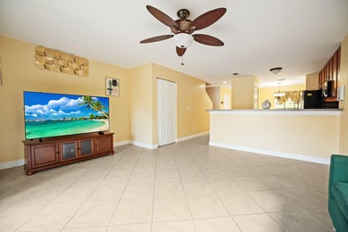 Beautiful, freshly painted two-story corner-unit townhouse - photo 13