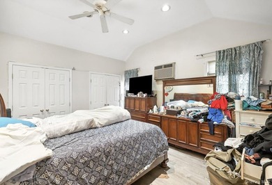 Exceptional opportunity in Larchmont area for investor and - photo 15