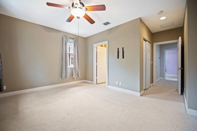 Beautiful, freshly painted two-story corner-unit townhouse - photo 17