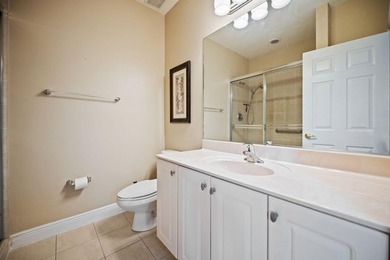 Beautiful, freshly painted two-story corner-unit townhouse - photo 19