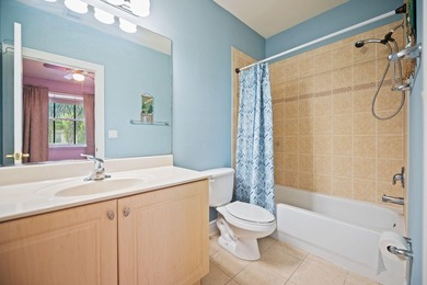 Beautiful, freshly painted two-story corner-unit townhouse - photo 21