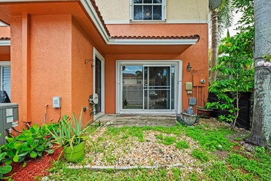 Beautiful, freshly painted two-story corner-unit townhouse - photo 23