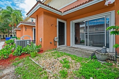 Beautiful, freshly painted two-story corner-unit townhouse - photo 24