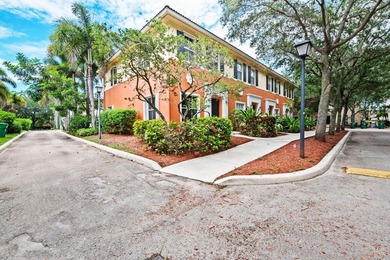 Beautiful, freshly painted two-story corner-unit townhouse - photo 25