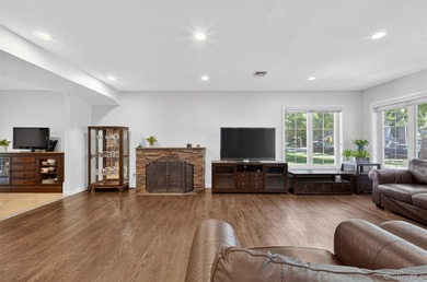 Amazing opportunity in the highly desirable Allenwood section of - photo 4