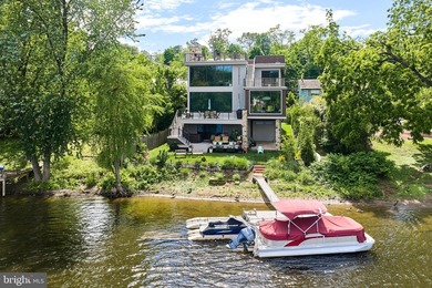 Modern Riverfront Estate with Unparalleled Indoor-Outdoor Living - photo 4