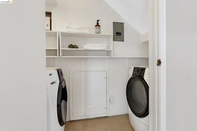 Welcome to this charming Crocker Traditional with character and - photo 45