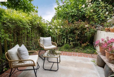 Welcome to this charming Crocker Traditional with character and - photo 50