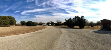 Flat and buildable lot with underground utilities. No mobile - photo 3