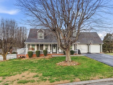 Welcome to 867 Foxglove Lane--where space, style, and location - photo 4