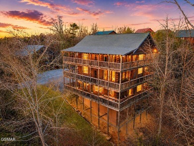Spacious 3,456 sq.ft. STR with 6 KING SIZE ROOMS and GREAT - photo 1