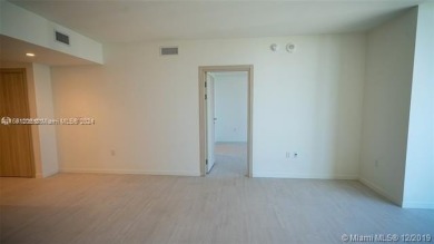 Beautiful 1 BED + DEN/ 2 BATH! Partial Water View!!!
Rented