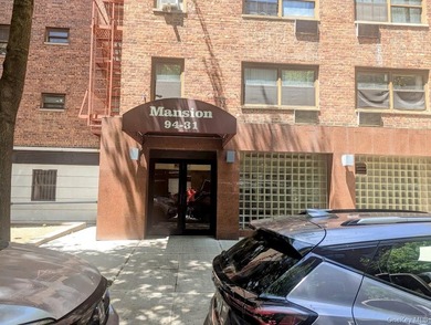Spacious, bright, and well-maintained L-shaped studio with ample - photo 1