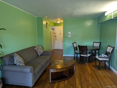 Spacious, bright, and well-maintained L-shaped studio with ample - photo 4