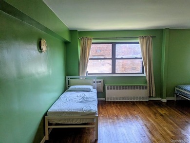 Spacious, bright, and well-maintained L-shaped studio with ample - photo 6