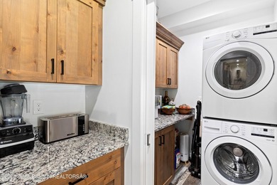 Pristine, owner-occupied townhome. South-facing for beautiful - photo 22