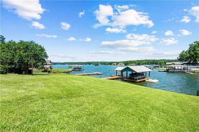 Looking for your personal waterfront oasis? The home features 3 - photo 31