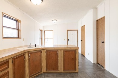 Welcome to this 3 bedroom, 2 bathroom home offering spacious - photo 3