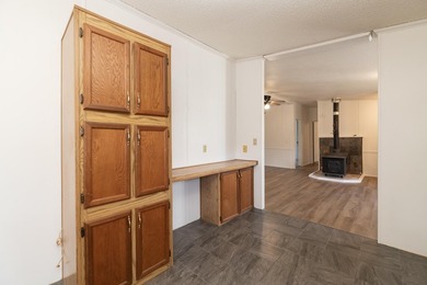 Welcome to this 3 bedroom, 2 bathroom home offering spacious - photo 5