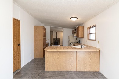 Welcome to this 3 bedroom, 2 bathroom home offering spacious - photo 7