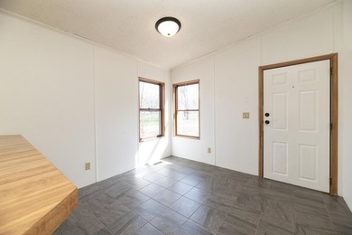 Welcome to this 3 bedroom, 2 bathroom home offering spacious - photo 8