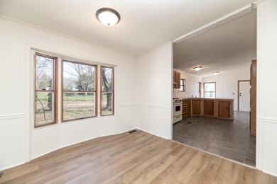 Welcome to this 3 bedroom, 2 bathroom home offering spacious - photo 9