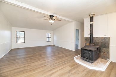 Welcome to this 3 bedroom, 2 bathroom home offering spacious - photo 10