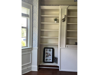 This move in ready home has it all! With bedrooms on every floor - photo 5
