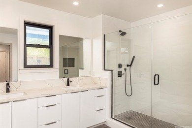 Nestled in the prestigious hillside community of Maunalani - photo 8