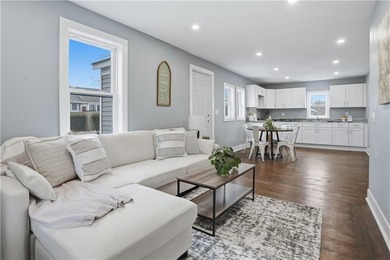 Stunning fully remodeled 2-family home in Middletown, offering - photo 2