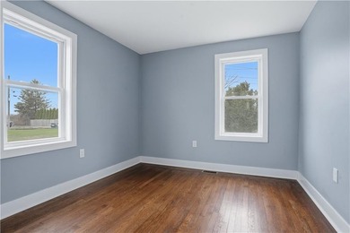 Stunning fully remodeled 2-family home in Middletown, offering - photo 10