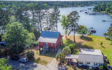 Wake up to the shimmer of Lake Marion every morning and end your - photo 1